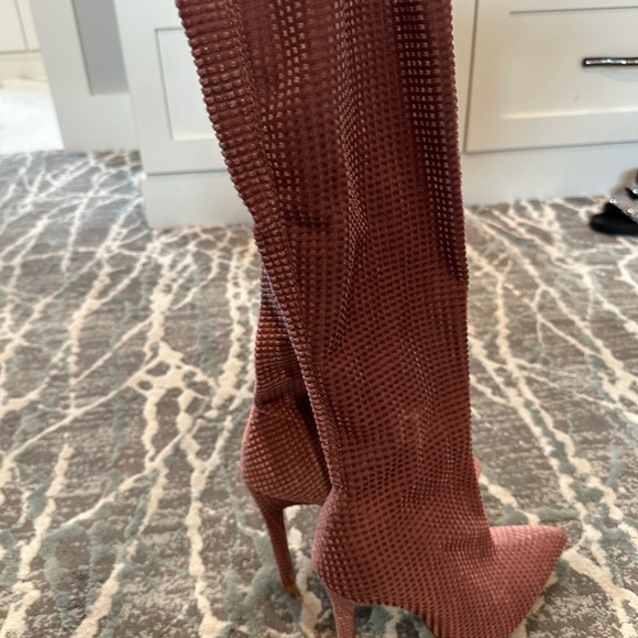 Fashion Nova size 7.5 velvet boots - Picture 7 of 7